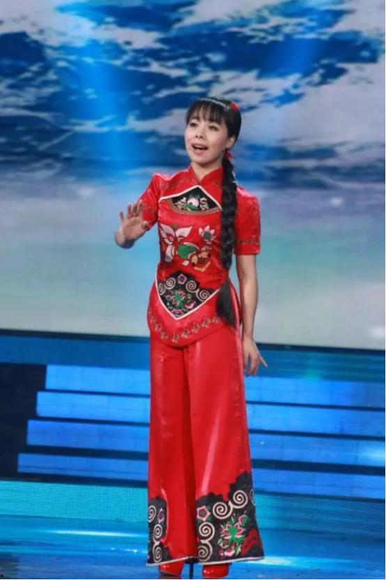 王二妮图片,乡村音乐的灵魂歌者